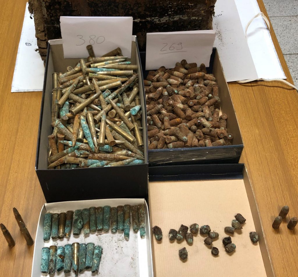 San Giuliano del Sannio, migliaia di munizioni chiuse in un baule sotterrato in un pollaio